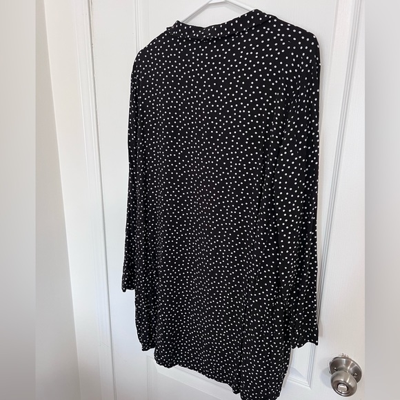 Long sleeve mini dress. Polka dot. 100% viscose. Great condition. - Picture 3 of 3